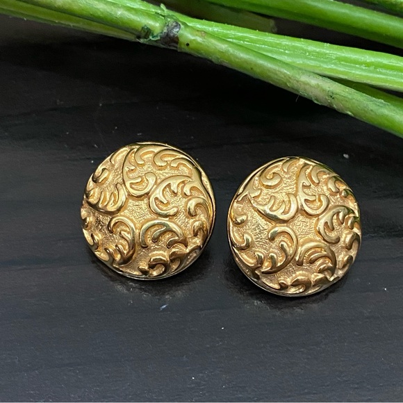 Vintage MONET Signed Gold-tone Ornate Concave Button Earrings - Picture 6 of 15